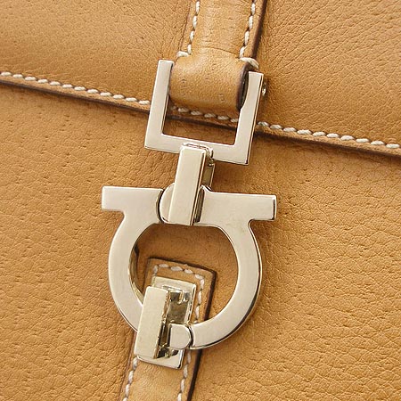 Ferragamo(��󰡸�) 21 2420 ī�� ���� ��ġ�� ����� �̹���4 - ���̺��� �߰���ǰ