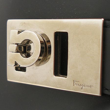 Ferragamo(��󰡸�) 21 0167 ���� ��ġ�� �簢 ��Ʈ�� �̹���4 - ���̺��� �߰���ǰ