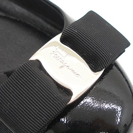 Ferragamo(��󰡸�) VARINA(�ٸ���) 0362799 �÷����� [��������] �̹���5 - ���̺��� �߰���ǰ