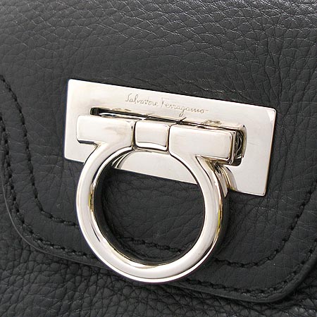 Ferragamo(��󰡸�) 21 7384. ���� ��ġ�� ������ ���� ���� ����� �̹���4 - ���̺��� �߰���ǰ