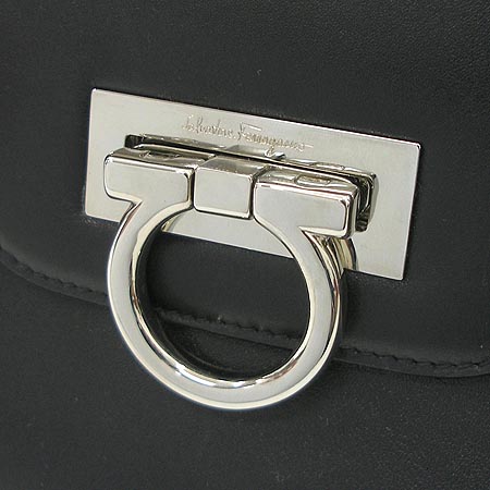 Ferragamo(��󰡸�) DY-21 4862 ���� ��ġ�� ����� �̹���4 - ���̺��� �߰���ǰ