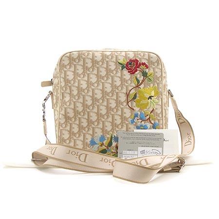 Dior(ũ����î���) CFE44191. �ΰ� PVC �ڼ� ��Ƽġ ũ�ν��� �̹���2 - ���̺��� �߰���ǰ