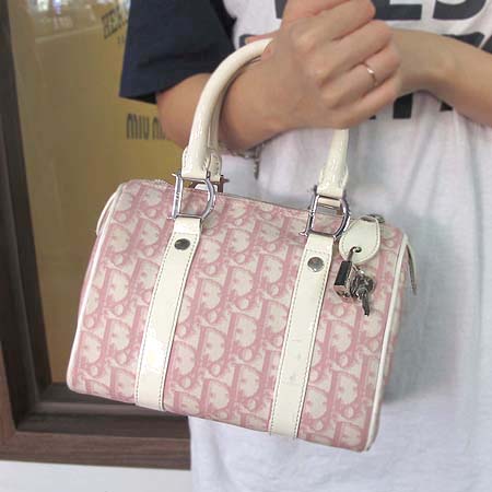 Dior(ũ����î���) OPD440009 P1. �ΰ� PVC �̴� ������� �̹���5 - ���̺��� �߰���ǰ
