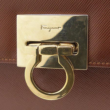 Ferragamo(��󰡸�) 21-9629 ���� ü�� ũ�ν��� �̹���3 - ���̺��� �߰���ǰ