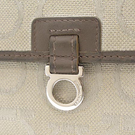 Ferragamo(��󰡸�) 22 6748. ���� ��ġ�� �ΰ� �к긯 ������ �̹���3 - ���̺��� �߰���ǰ