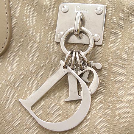 Dior(ũ����î���) ������ø� ��Ʈ�� �̹���4 - ���̺��� �߰���ǰ