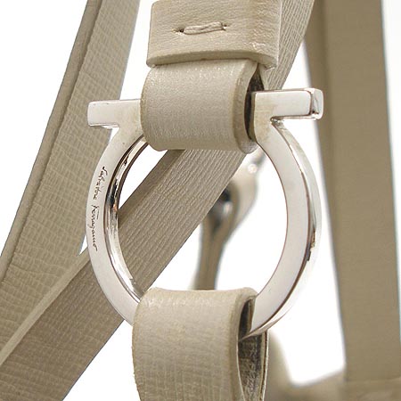 Ferragamo(��󰡸�) 21 4325. �к긯 ������ ����� �̹���4 - ���̺��� �߰���ǰ