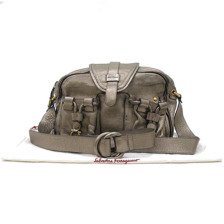 Ferragamo(��󰡸�) 21 6367. ����� �� ���� ũ�ν��� �̹���2 - ���̺��� �߰���ǰ