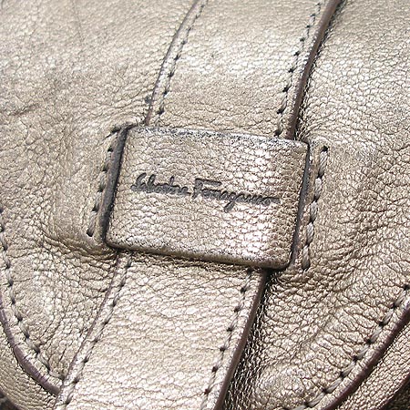 Ferragamo(��󰡸�) 21 6367. ����� �� ���� ũ�ν��� �̹���4 - ���̺��� �߰���ǰ