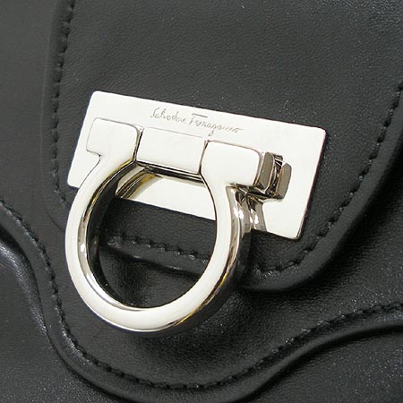 Ferragamo(��󰡸�) 21 A305. ����Ų ���� ��ġ�� ���� ����� �̹���4 - ���̺��� �߰���ǰ