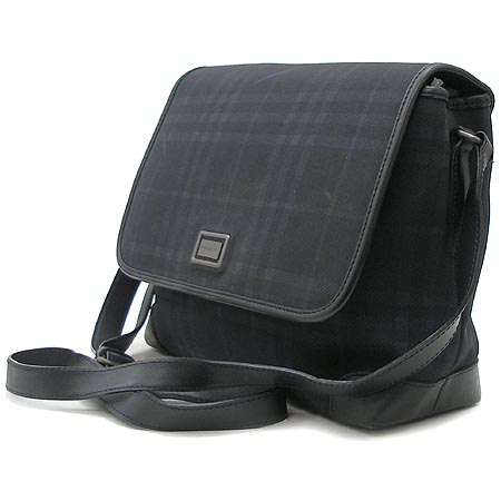 Burberry(������) ���̺� ���üũ ũ�ν��� �̹���3 - ���̺��� �߰���ǰ