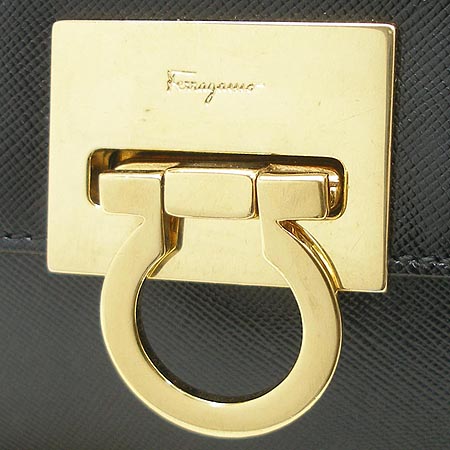 Ferragamo(��󰡸�) 21 9629. ���� ��ġ�� ü�� ũ�ν��� �̹���2 - ���̺��� �߰���ǰ