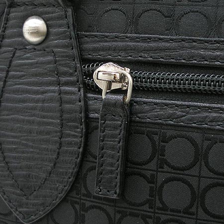 Ferragamo(��󰡸�) 24 5552. �ΰ� ��ġ�� �к긯 �簢 ��Ʈ�� �̹���5 - ���̺��� �߰���ǰ