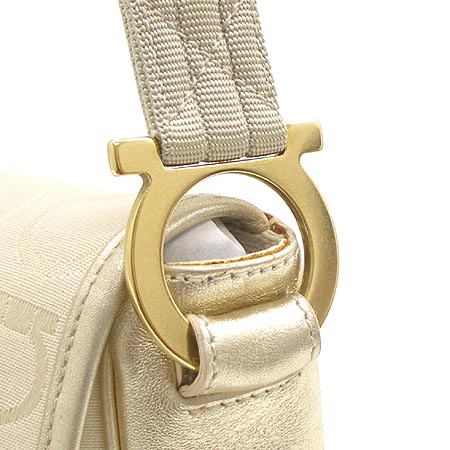 Ferragamo(��󰡸�) ���� ��Ż ��ġ�� �ΰ� �к긯 ����� �̹���4 - ���̺��� �߰���ǰ