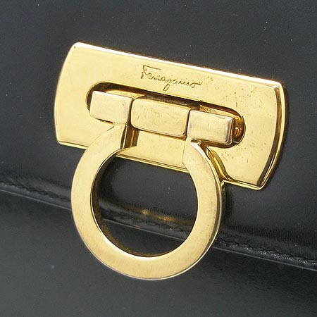 Ferragamo(��󰡸�) 21 4797 ���� ��ġ�� �̴� ũ�ν��� �̹���3 - ���̺��� �߰���ǰ