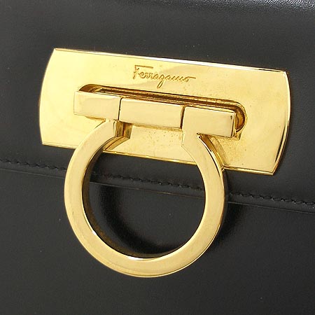 Ferragamo(��󰡸�) 21 2193 ���� ��ġ�� ��Ʈ�� + ũ�ν� ��Ʈ�� �̹���4 - ���̺��� �߰���ǰ