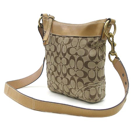 Coach(��ġ) �ñ׳��� ���� ��Ƽġ ũ�ν��� �̹���3 - ���̺��� �߰���ǰ