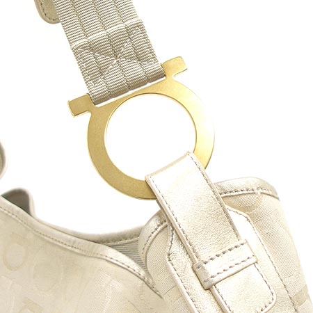 Ferragamo(��󰡸�) 21 5762 �ΰ� �к긯 ����� [�б�������] �̹���3 - ���̺��� �߰���ǰ