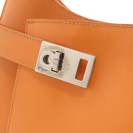 Ferragamo(��󰡸�) 21 0170 ���� ��ġ�� ��� ����� �̹���4 - ���̺��� �߰���ǰ