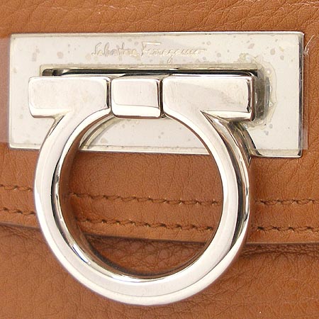 Ferragamo(��󰡸�) 21 4862 ���� ��ġ�� ����� �̹���3 - ���̺��� �߰���ǰ