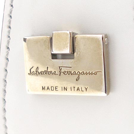 Ferragamo(��󰡸�) 21 1235 ��ġ�� �ΰ� ����� �̹���4 - ���̺��� �߰���ǰ