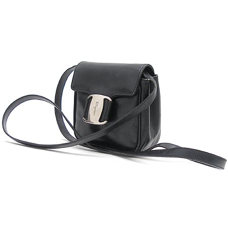 Ferragamo(��󰡸�) 21 7278 ���� ��ġ�� �̴� ũ�ν��� �̹���2 - ���̺��� �߰���ǰ