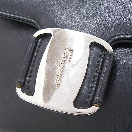 Ferragamo(��󰡸�) 21 7278 ���� ��ġ�� �̴� ũ�ν��� �̹���3 - ���̺��� �߰���ǰ