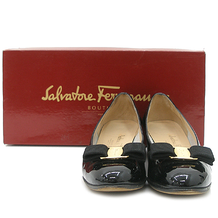 Ferragamo(��󰡸�) LILLAZ ���� �ٶ���� ������ ������ ���� �̹���2 - ���̺��� �߰���ǰ