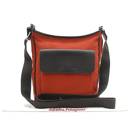 Ferragamo(��󰡸�) 24 6458 �� ���� �к긯 ũ�ν��� �̹���2 - ���̺��� �߰���ǰ