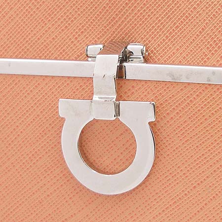Ferragamo(��󰡸�) 22 4639 ���� ��ġ�� ��� ������ �̹���2 - ���̺��� �߰���ǰ