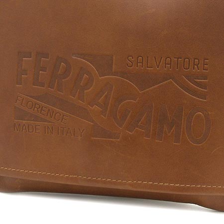Ferragamo(��󰡸�) 24 7208 �ΰ� ī�� ���� ũ�ν��� �̹���3 - ���̺��� �߰���ǰ