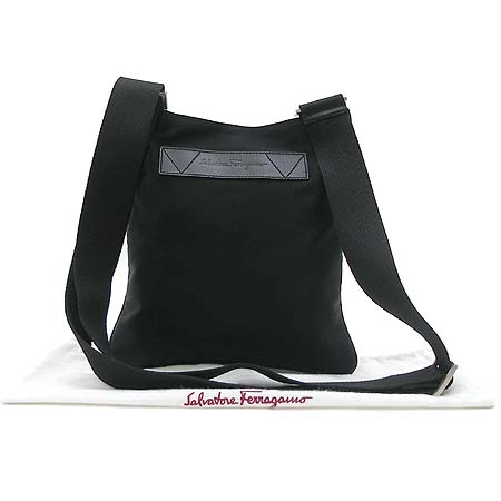 Ferragamo(��󰡸�) 24 4517 �к긯 ũ�ν��� �̹���2 - ���̺��� �߰���ǰ