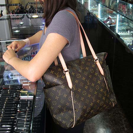 Louis Vuitton(���̺���) M56689 ���׷� ĵ���� ��Ż�� MM ����� [��������] �̹���2 - ���̺��� �߰���ǰ