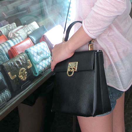 Ferragamo(��󰡸�) 21 0160 ���� ���� ����ΰ� �簢 ��Ʈ�� + �����Ʈ�� �̹���2 - ���̺��� �߰���ǰ