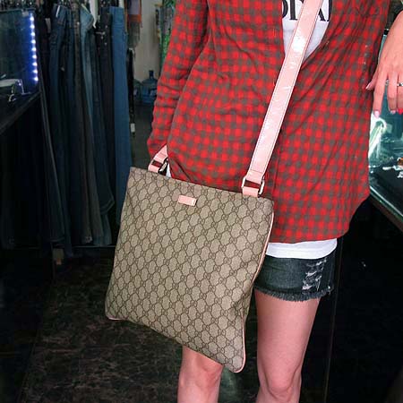 Gucci(����) 201446 GG�ΰ� PVC ��ũ������ ũ�ν��� [��������] �̹���2 - ���̺��� �߰���ǰ