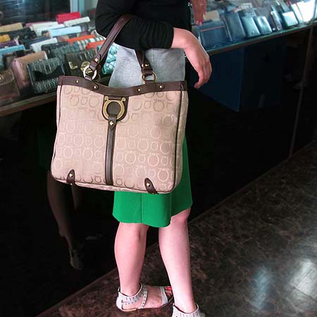 Ferragamo(��󰡸�) 21 6848 ���� ��ġ�� �ΰ� ������ ��Ʈ�� �̹���5 - ���̺��� �߰���ǰ
