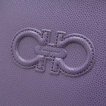 Ferragamo(��󰡸�) 21-B095 �ΰ���� ��Ʈ�� [�б�������] �̹���3 - ���̺��� �߰���ǰ