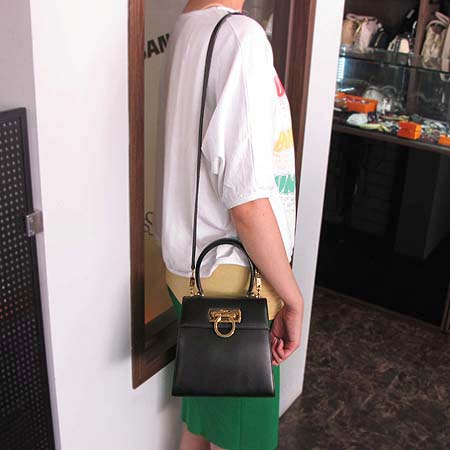 Ferragamo(��󰡸�) 21 2193 ���� ��ġ�� �簢 ��Ʈ�� + ��� ��Ʈ�� �̹���4 - ���̺��� �߰���ǰ