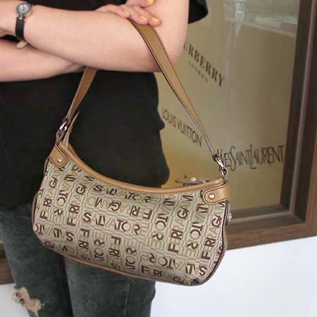Ferragamo(��󰡸�) 21 A163 ����� �̹���4 - ���̺��� �߰���ǰ