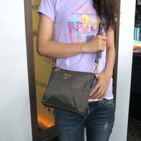 Prada(�����) BT0693 ����Ʈ �𸣵��� �к긯 ����� ũ�ν��� [�б�������] �̹���5 - ���̺��� �߰���ǰ
