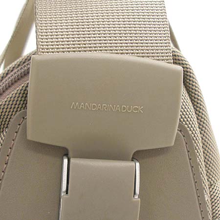MANDARINA DUCK(���ٸ�����) ��Ƽ ���� �к긯 ��Ʈ�� + ũ�ν� ��Ʈ�� �̹���3 - ���̺��� �߰���ǰ