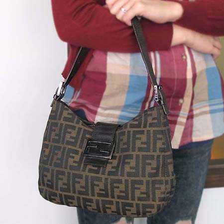 Fendi(���) 8BR036 FF�ΰ� �к긯 ȣ�� ����� [�б�������] �̹���4 - ���̺��� �߰���ǰ