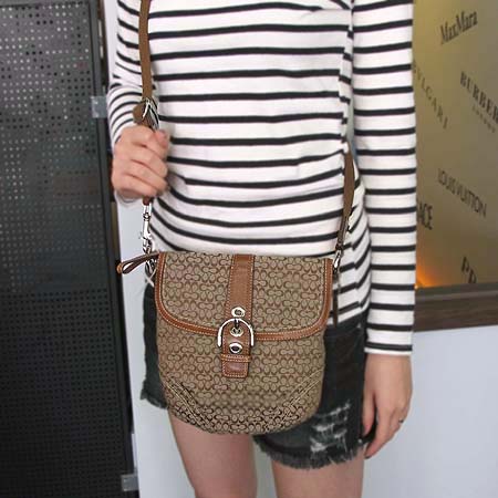 Coach(��ġ) �ñ׳��� �ΰ� ���� ��Ʈ ��� ���� ��Ƽġ ũ�ν��� [��������] �̹���4 - ���̺��� �߰���ǰ