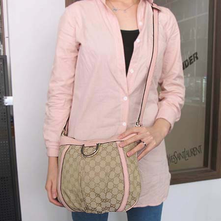 Gucci(����) 203257 GG�ΰ� �𰡵� ��ũ���� ũ�ν��� [��������] �̹���5 - ���̺��� �߰���ǰ