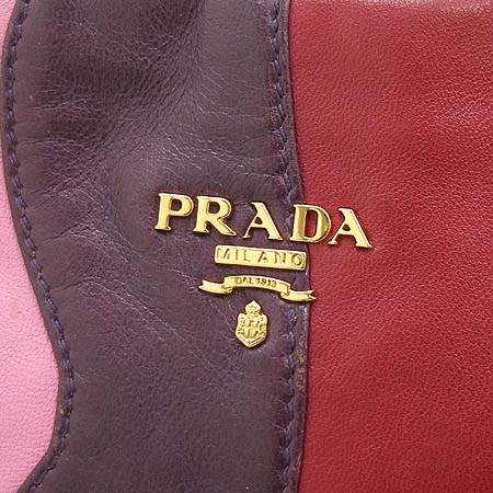 Prada(�����) BT0684 NAPPA STRIPES ���� ��Ƽ�÷� Ŭ��ġ �� ũ�ν��� �̹���3 - ���̺��� �߰���ǰ