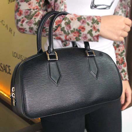 Louis Vuitton(���̺���) M52082 ���� ���� �ڽ��� ��Ʈ�� �̹���5 - ���̺��� �߰���ǰ
