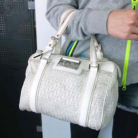 Dior(ũ����î���) ������ø� ȭ��Ʈ���� ��Ƽġ ����ΰ� ������ ��Ʈ�� �̹���5 - ���̺��� �߰���ǰ