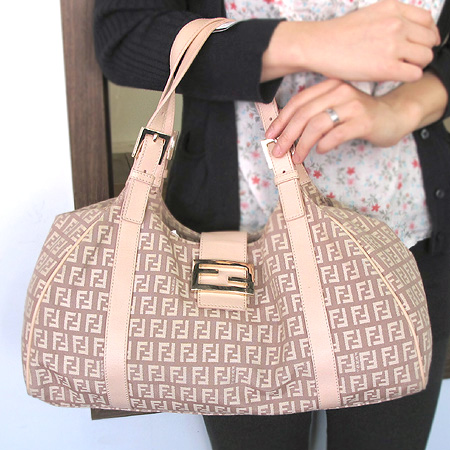 Fendi(���) 8BR463 ��ī���� �𰡵� ��ũ���� ��Ƽġ ����ΰ� ����� �̹���5 - ���̺��� �߰���ǰ