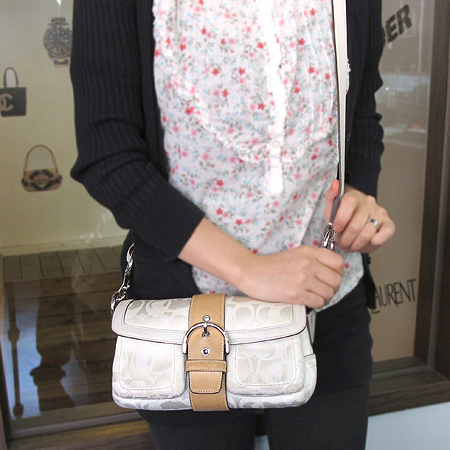 Coach(��ġ) 1854 �ñ׳��� ��Ʈ ��� ũ�ν��� �̹���5 - ���̺��� �߰���ǰ