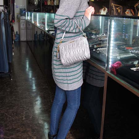 MiuMiu(�̿�̿�) ��Ż �ΰ� �Ÿ� ���� �Ŀ�ġ�� �̹���4 - ���̺��� �߰���ǰ